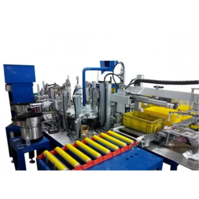 Spring axis automatic combination machine